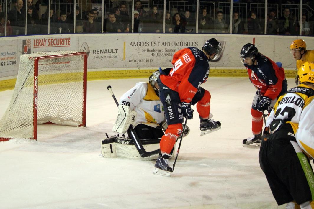 Angers  6 - 1 Strasbourg 