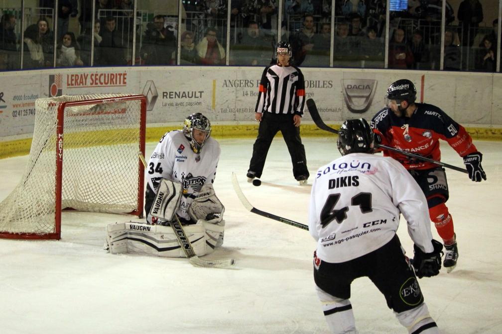 Angers  5 - 2 Brest 