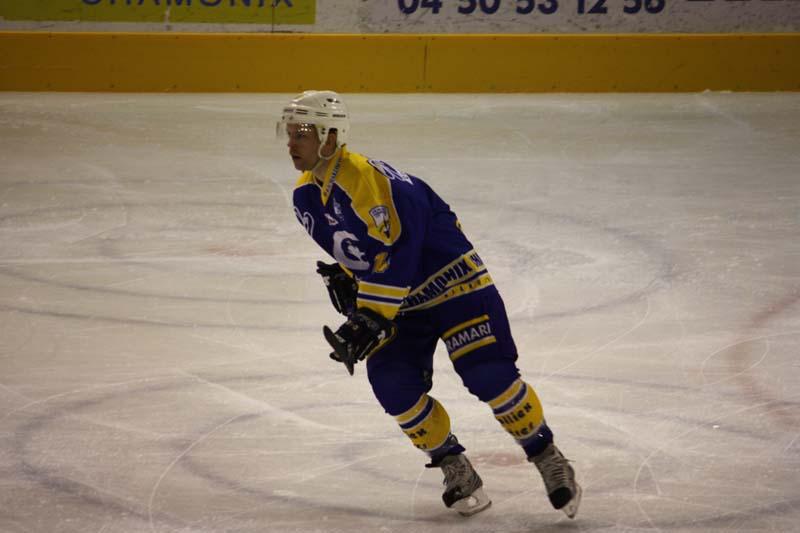 Chamonix  3 - 4 Rouen