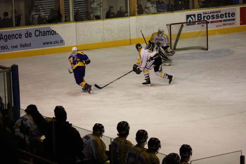 Chamonix  3 - 4 Rouen