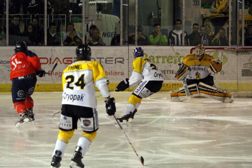 Angers  2 - 3 Rouen