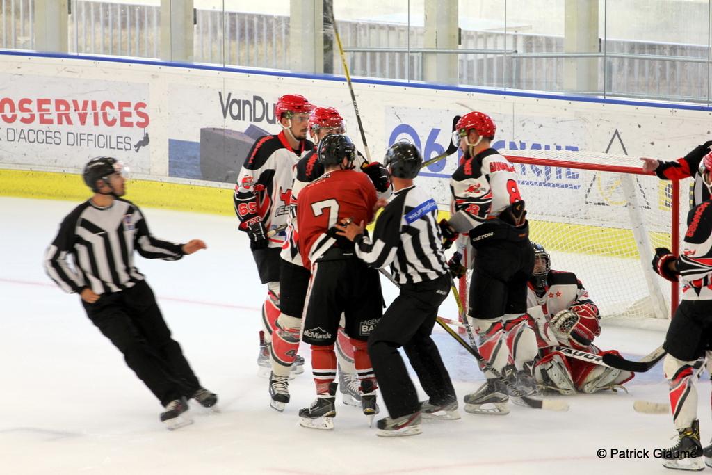 Chamonix / Morzine 5 - 4 Neuilly/Marne