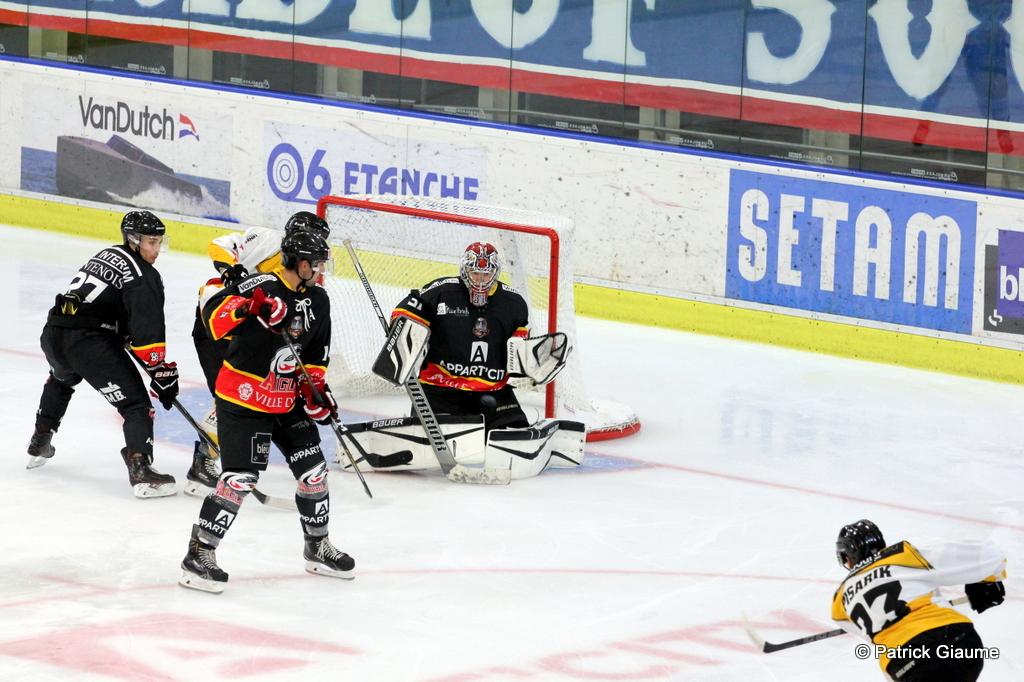 Nice 2 - 0 Strasbourg 