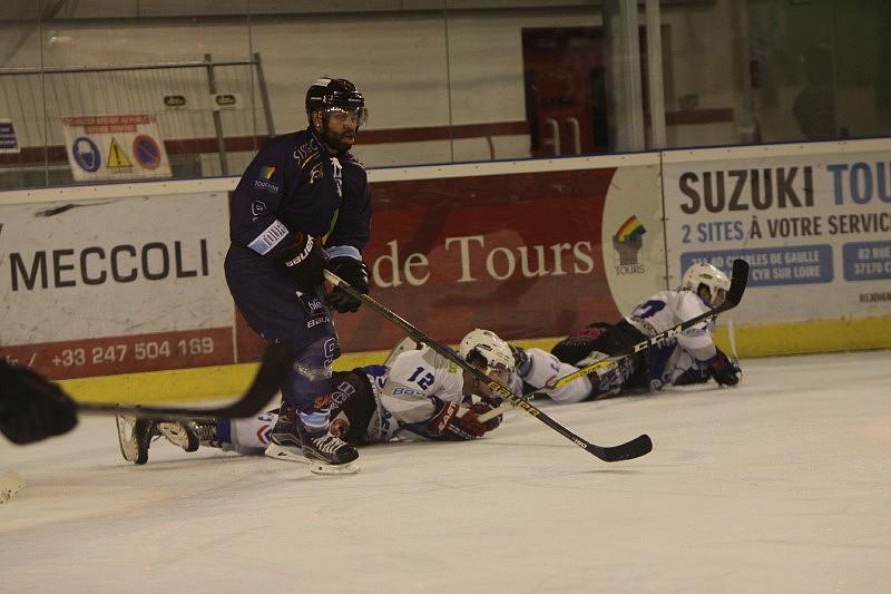 Tours  2 - 0 Courchevel-Méribel-Pralognan