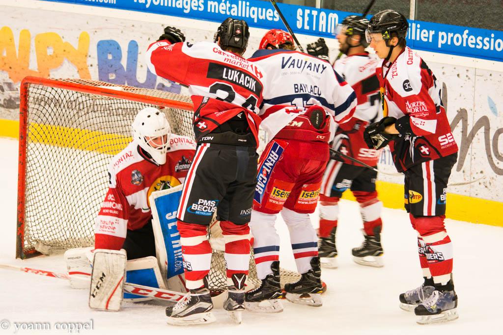 Chamonix / Morzine 0 - 5 Grenoble 