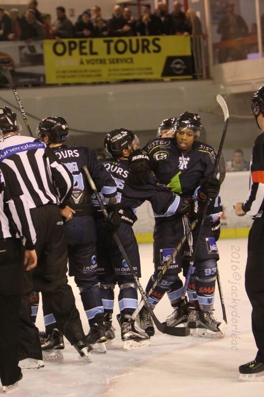 Tours  4 - 3 Neuilly/Marne