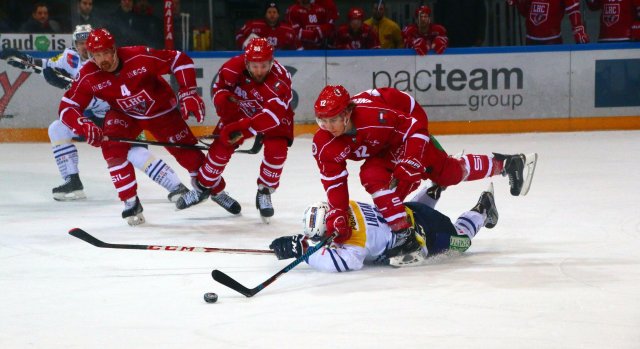 Photo hockey reportage NLA: Zuri n'a pas résisté
