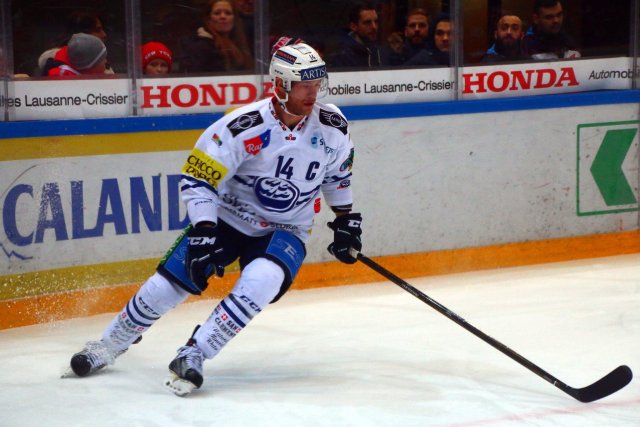 Photo hockey reportage NLA: Zuri n'a pas résisté