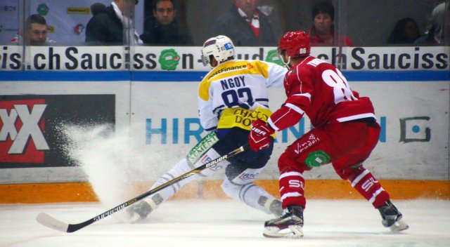 Photo hockey reportage NLA: Zuri n'a pas résisté