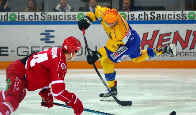 Photo hockey reportage NLA: Davos prend l'avantage après 40'