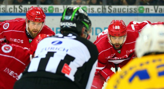 Photo hockey reportage NLA: Davos prend l'avantage après 40'