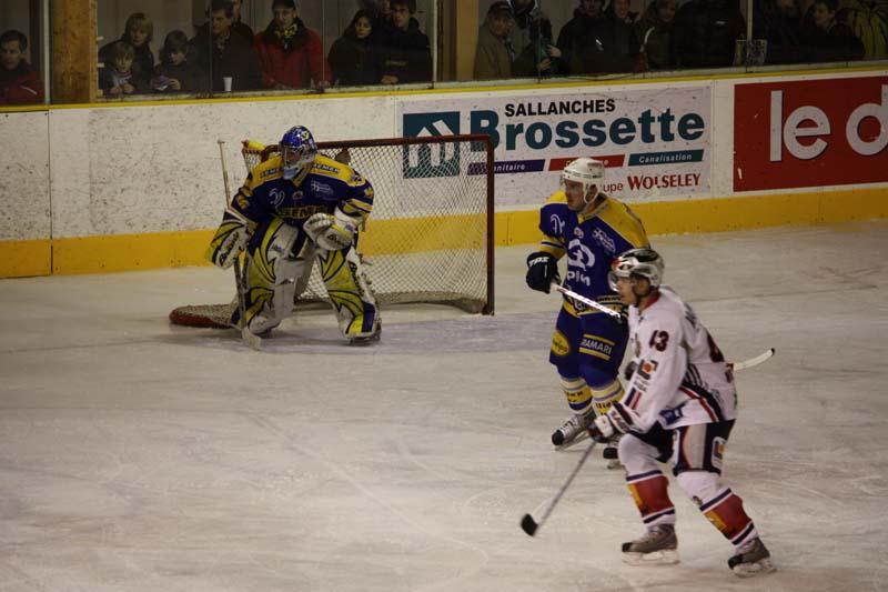 Chamonix  3 - 9 Grenoble 