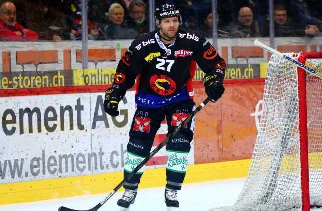 Photo hockey reportage NLA: Libérez les ours !