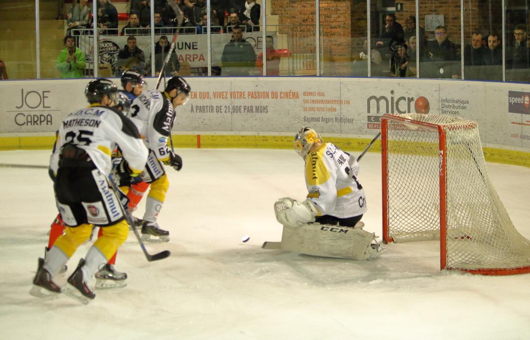 Angers  3 - 6 Rouen