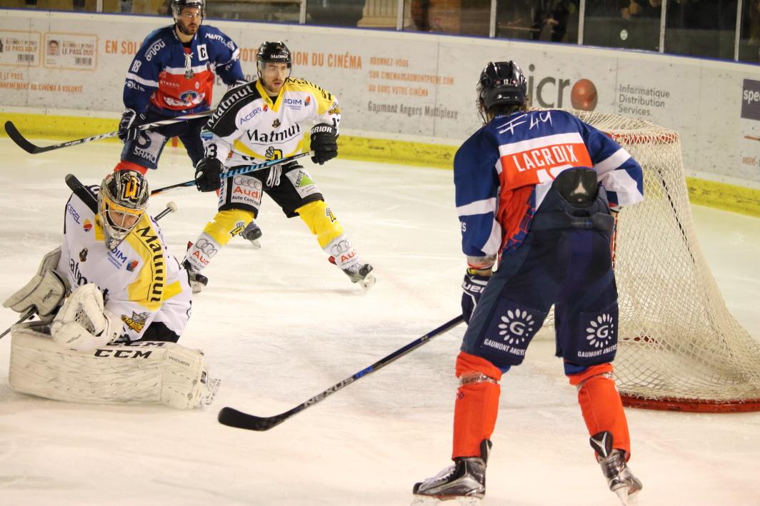 Angers  3 - 6 Rouen