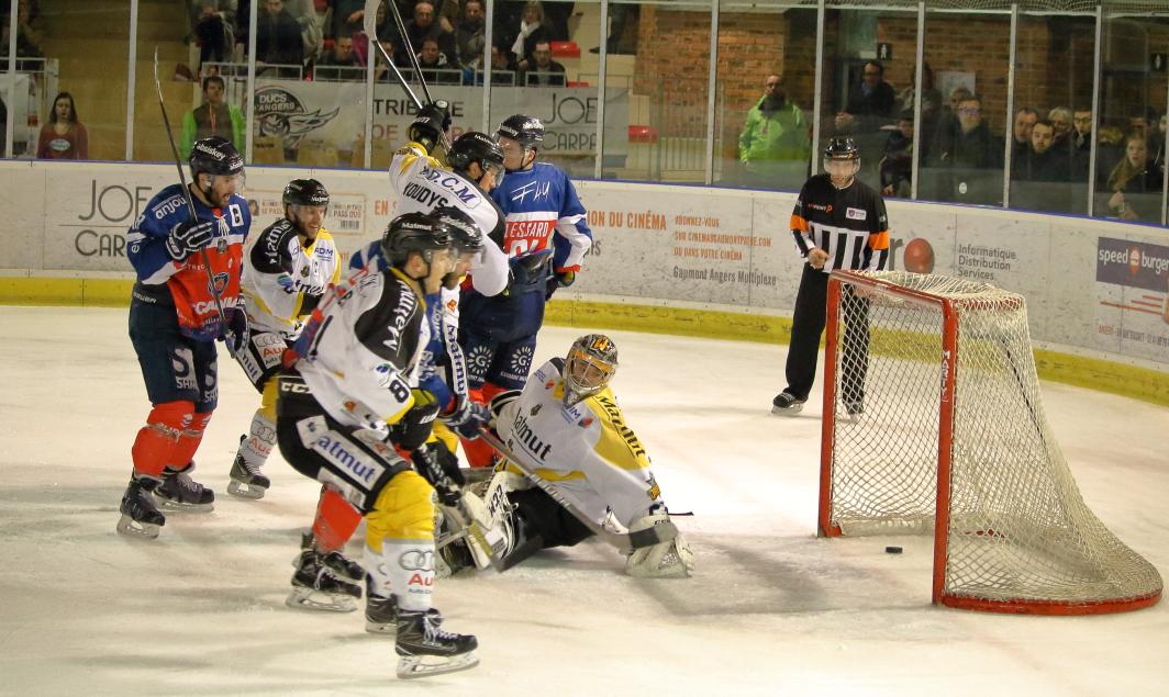 Angers  3 - 6 Rouen
