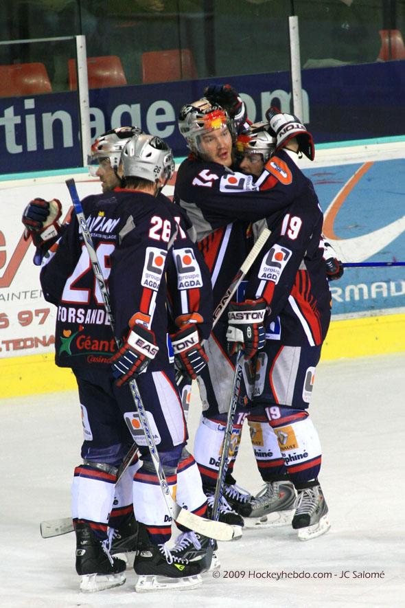 Grenoble  8 - 1 Neuilly/Marne