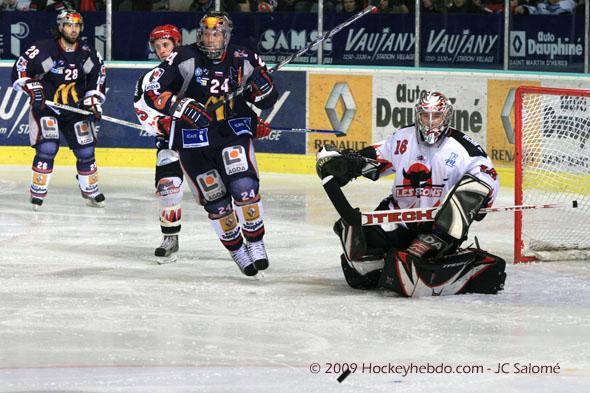 Grenoble  8 - 1 Neuilly/Marne