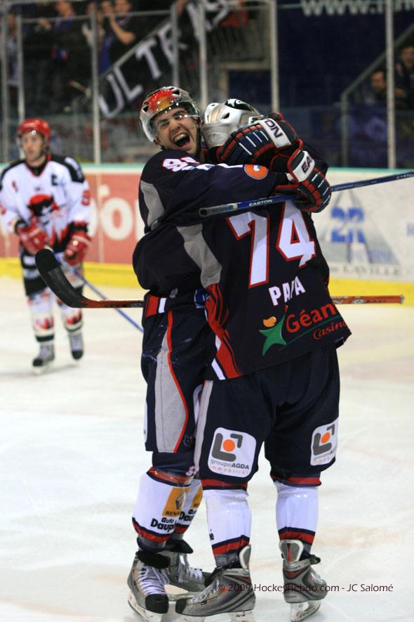 Grenoble  8 - 1 Neuilly/Marne