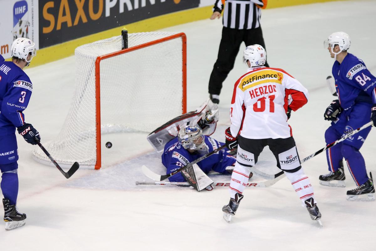France 3 - 4 Switzerland