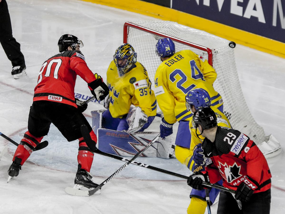 Canada 1 - 2 Sweden