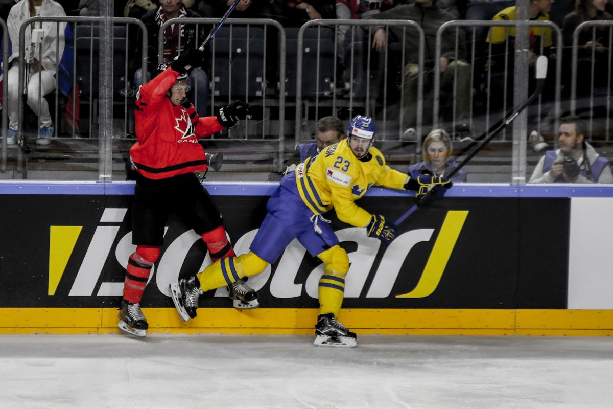 Canada 1 - 2 Sweden