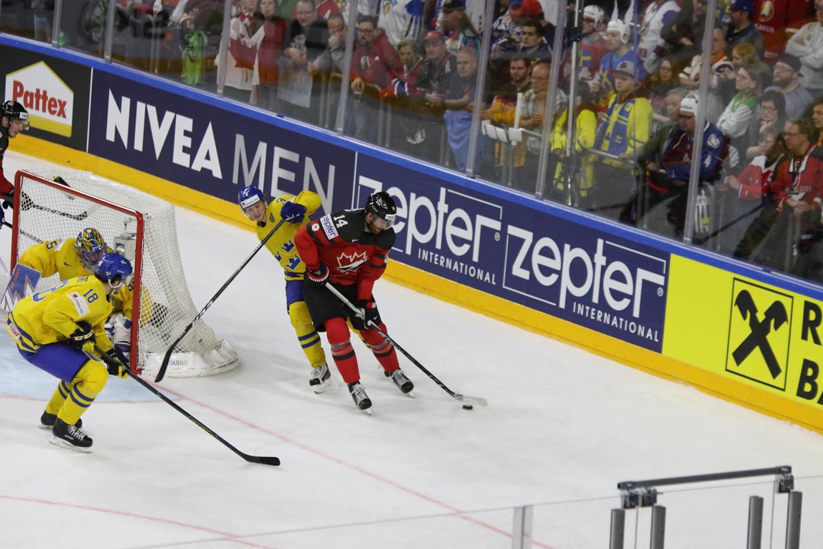 Canada 1 - 2 Sweden