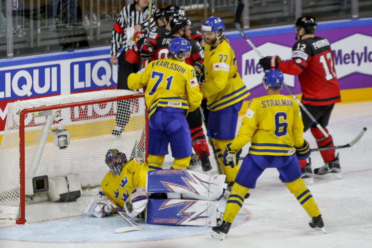 Canada 1 - 2 Sweden