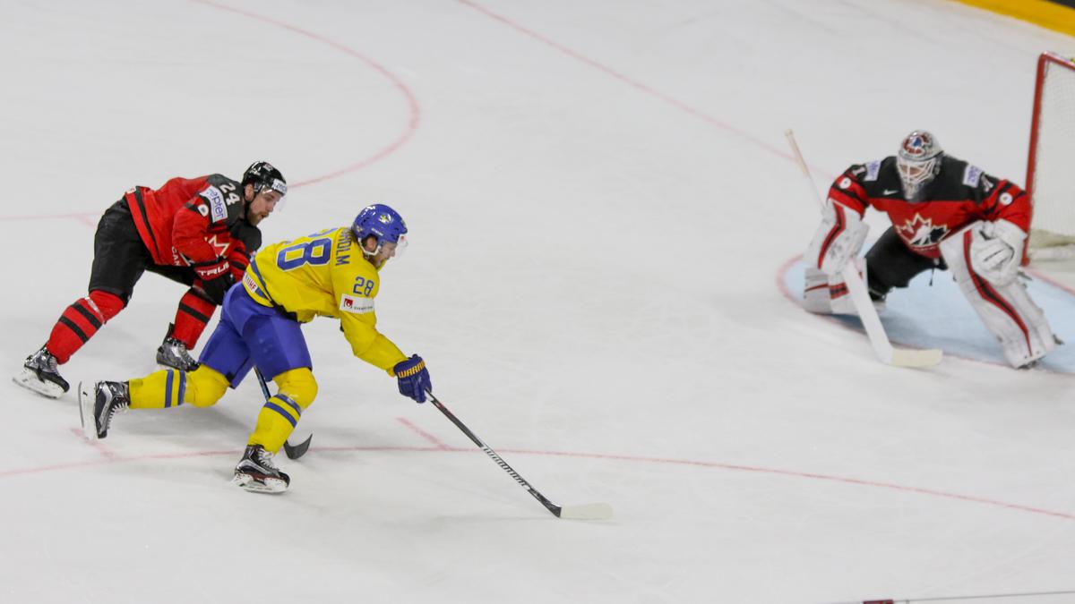 Canada 1 - 2 Sweden