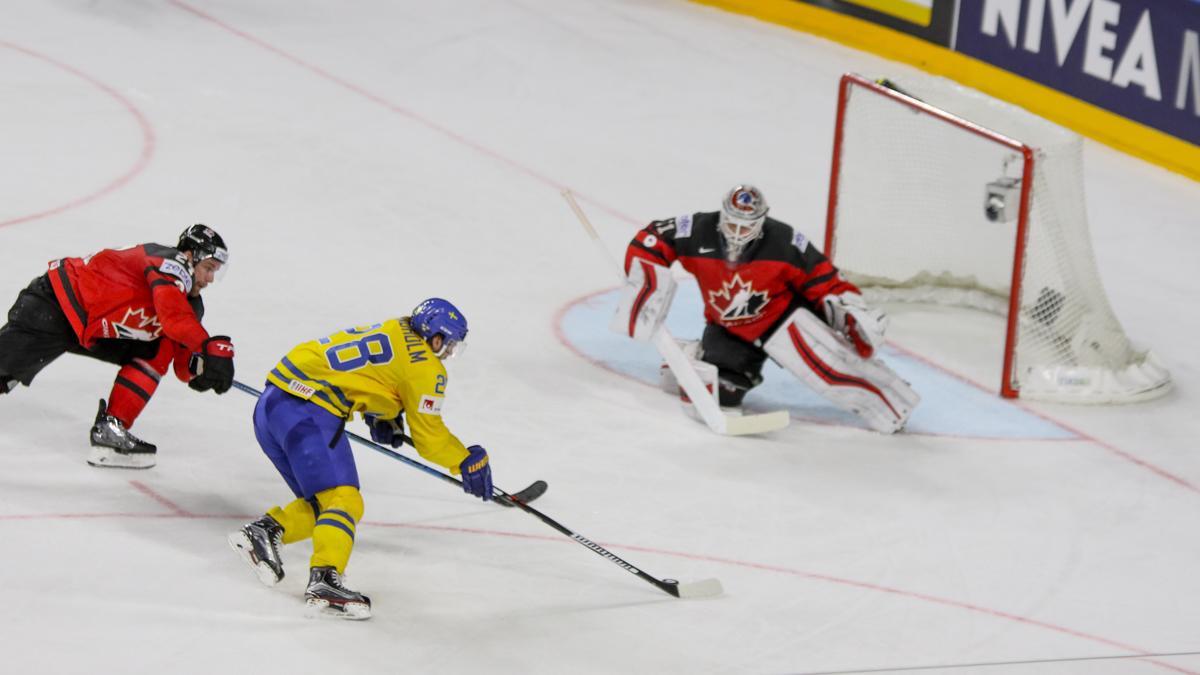 Canada 1 - 2 Sweden