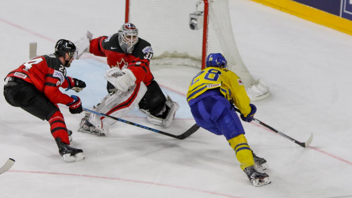 Canada 1 - 2 Sweden