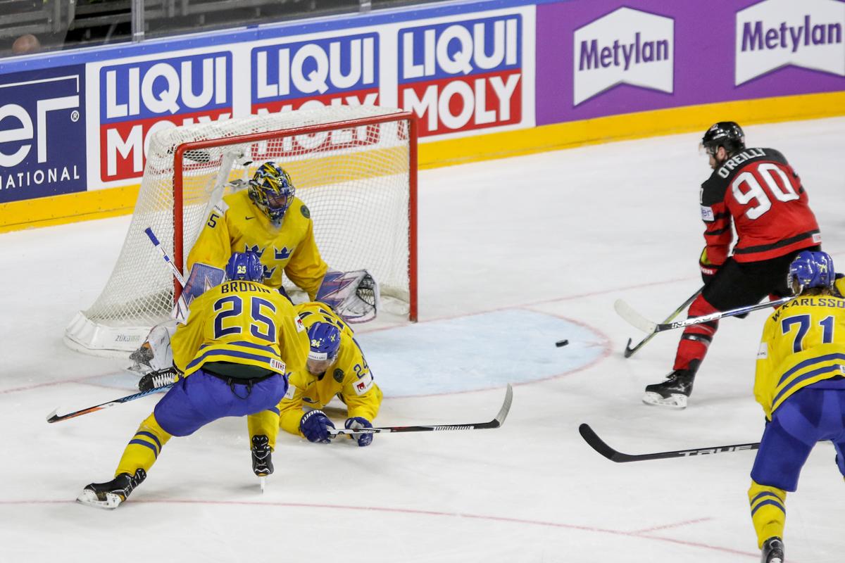 Canada 1 - 2 Sweden