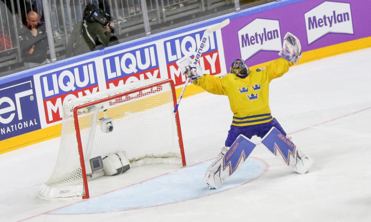 Canada 1 - 2 Sweden