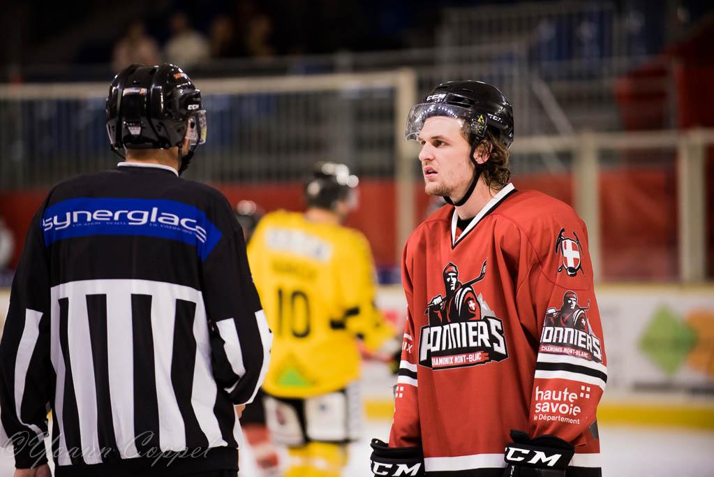 Chamonix  1 - 3 Rouen
