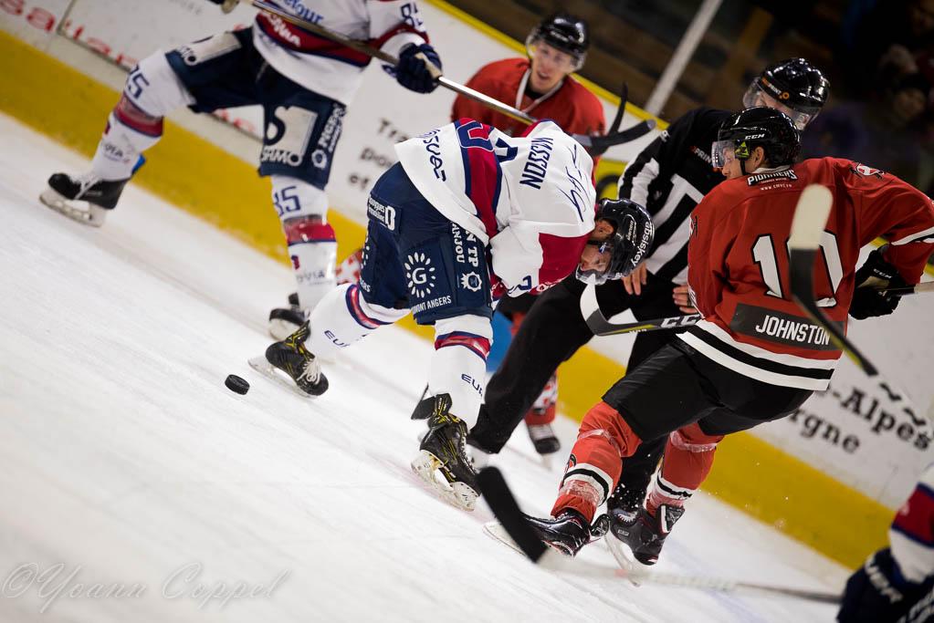 Chamonix  5 - 4 Angers 