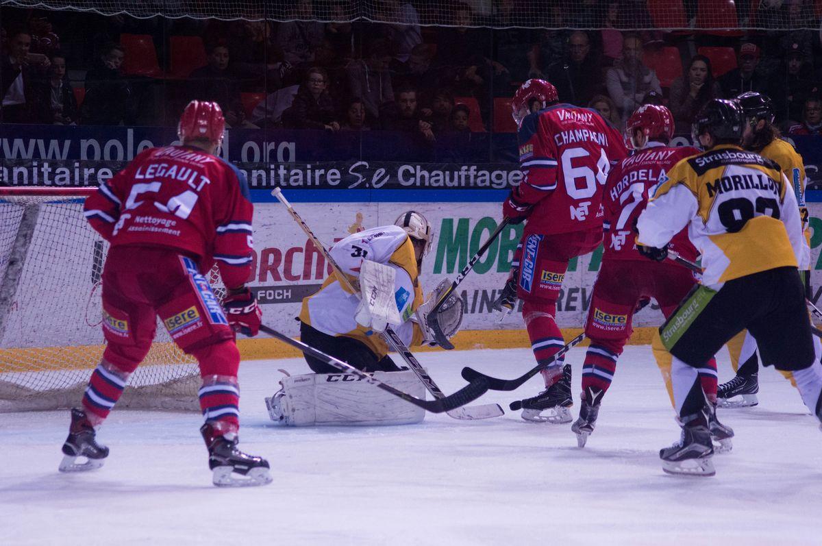 Grenoble  4 - 0 Strasbourg 