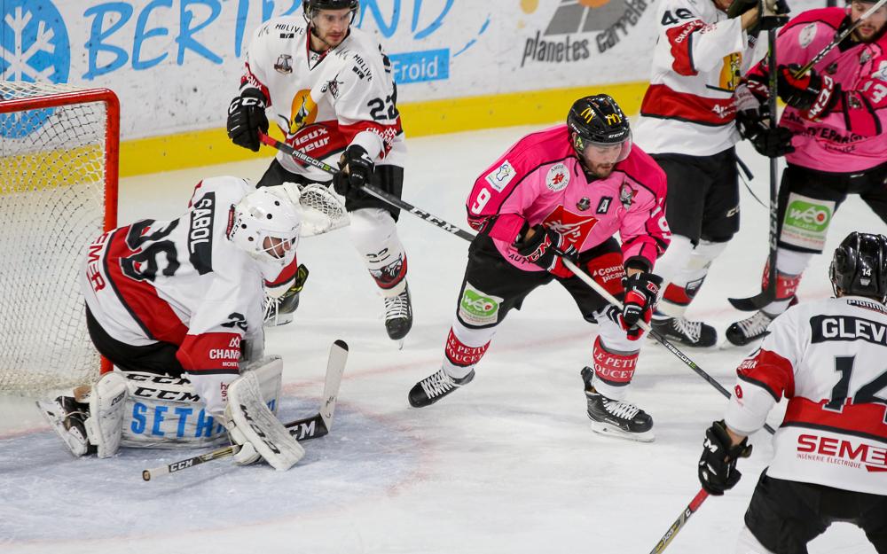 Amiens  3 - 0 Chamonix 