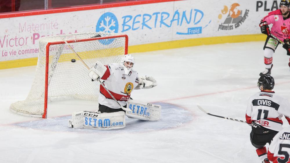 Amiens  3 - 0 Chamonix 