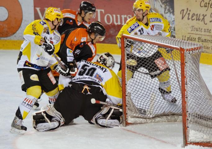 Tours  3 - 4 Strasbourg 
