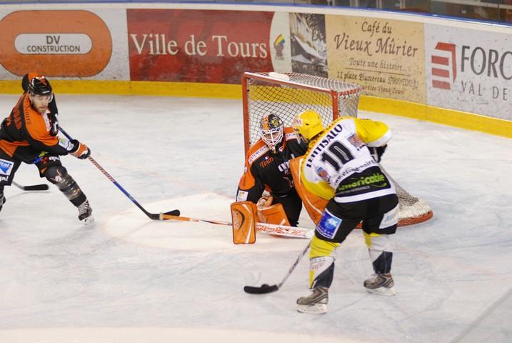 Tours  3 - 4 Strasbourg 