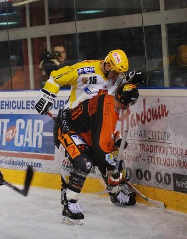 Tours  3 - 4 Strasbourg 