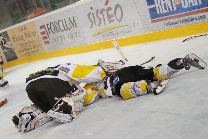 Tours  3 - 4 Strasbourg 