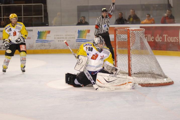 Tours  3 - 4 Strasbourg 