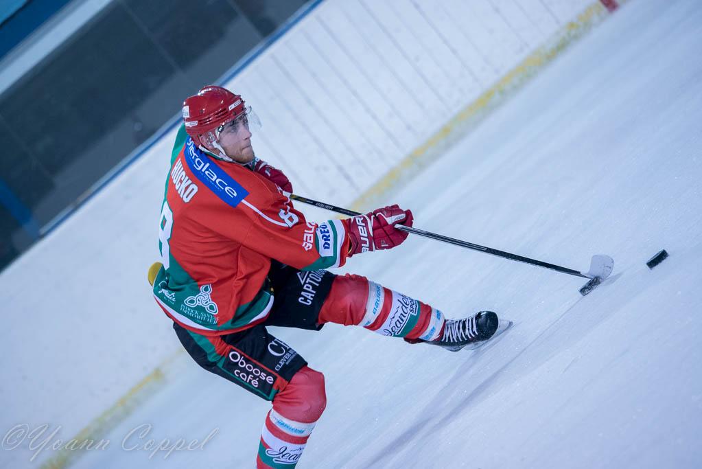 Mont-Blanc 4 - 2 Cergy-Pontoise