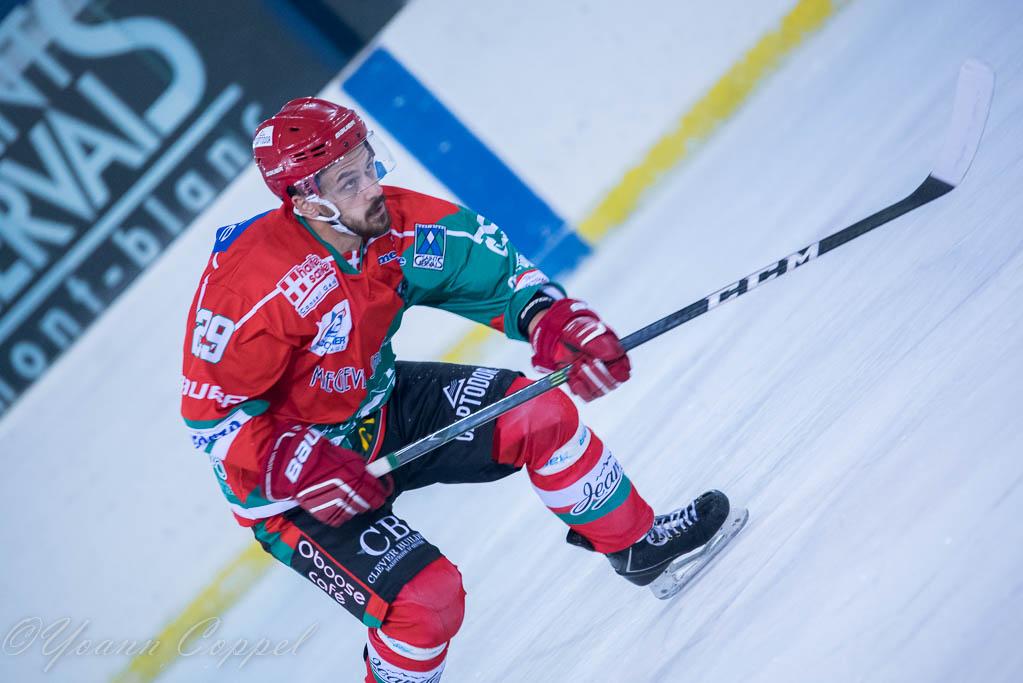 Mont-Blanc 4 - 2 Cergy-Pontoise