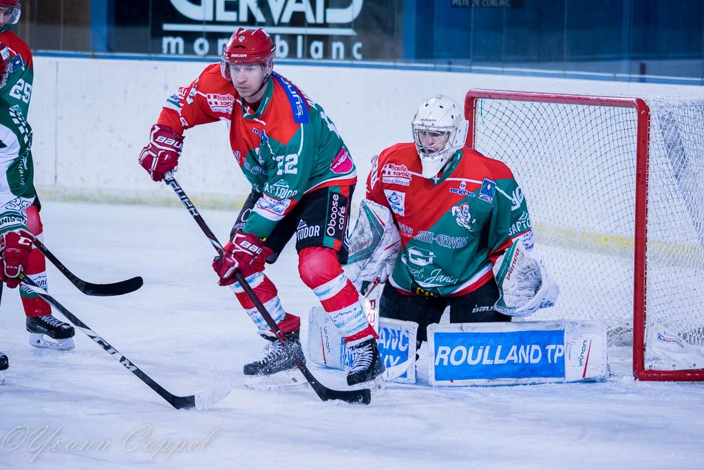 Mont-Blanc 4 - 2 Cergy-Pontoise