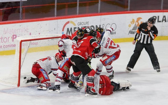 Photo hockey match Amiens  - Grenoble  le 08/12/2017