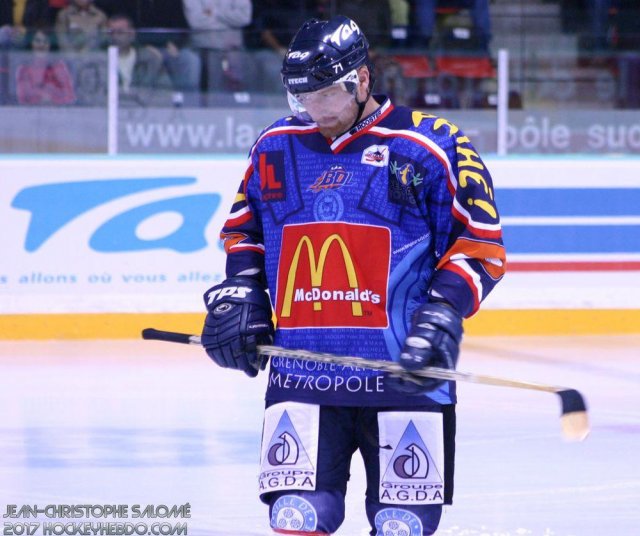 Photo hockey reportage Grenoble retire le #71 de Josef Podlaha