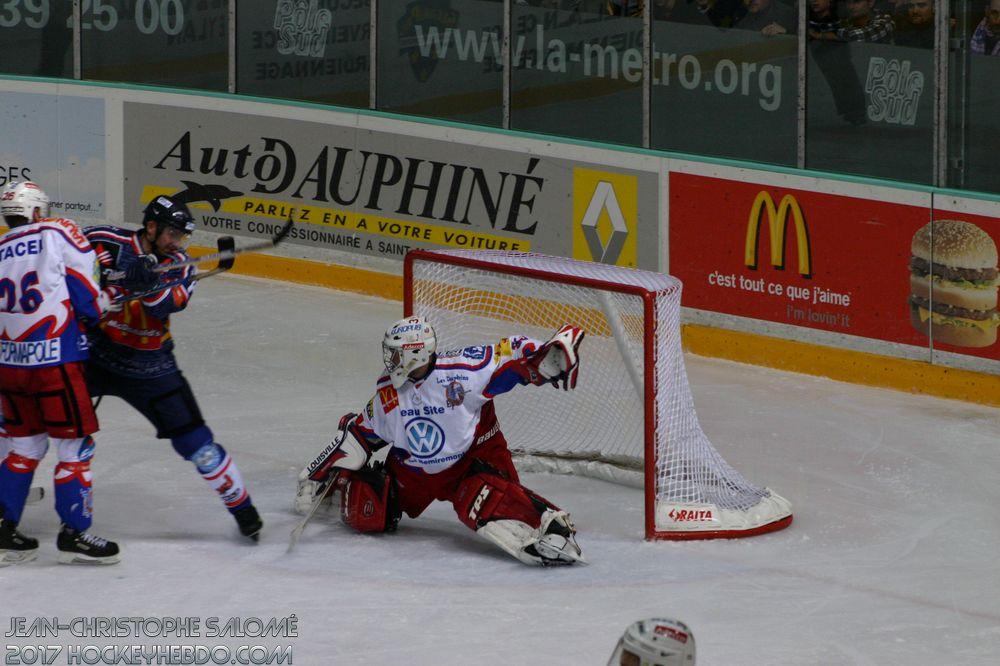 Grenoble retire le #71 de Josef Podlaha — Reportage