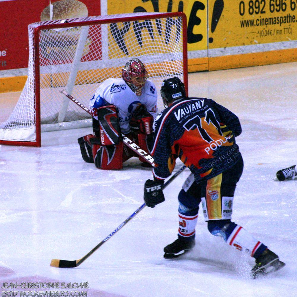 Grenoble retire le #71 de Josef Podlaha — Reportage